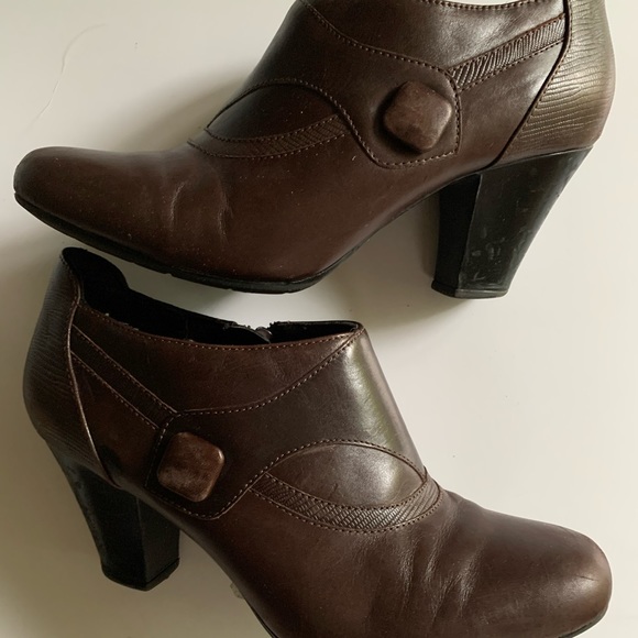 Clarks Bendables Booties Brown size 9 - Picture 10 of 11